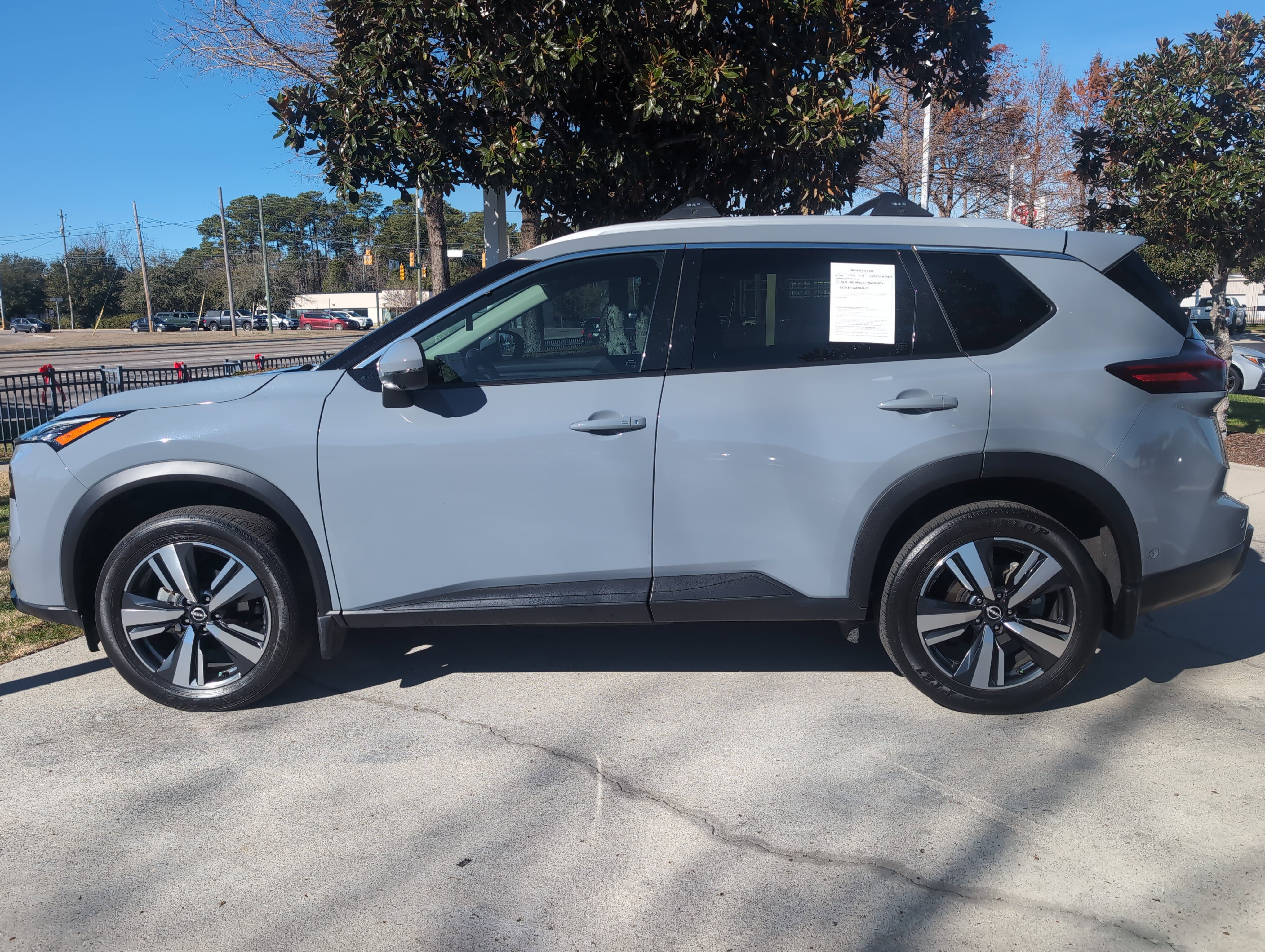 Used 2024 Nissan Rogue SL w/ SL Premium Package image 7