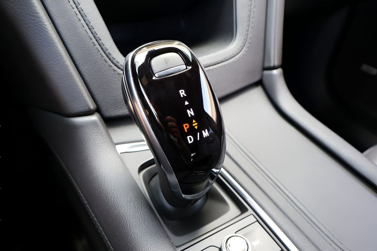 Used 2025 Cadillac XT6 Premium Luxury FWD image 28