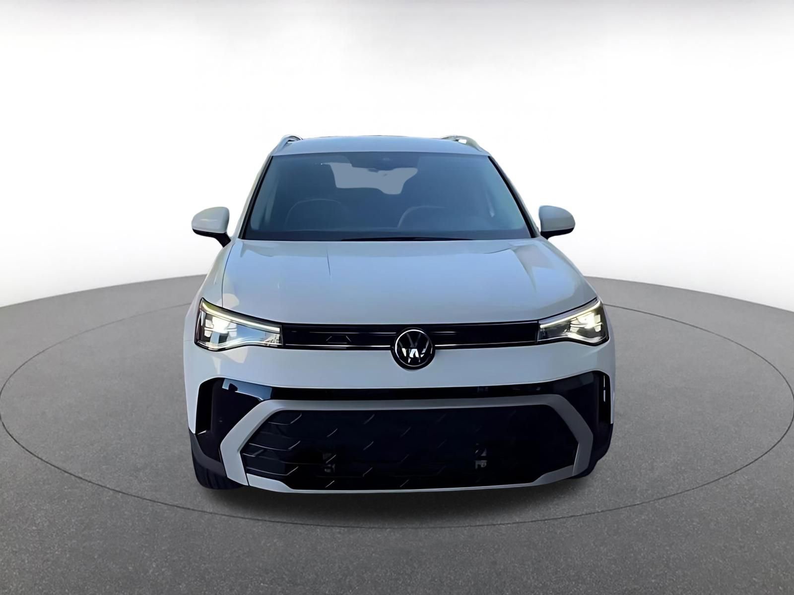 Used 2025 Volkswagen Taos SE image 3