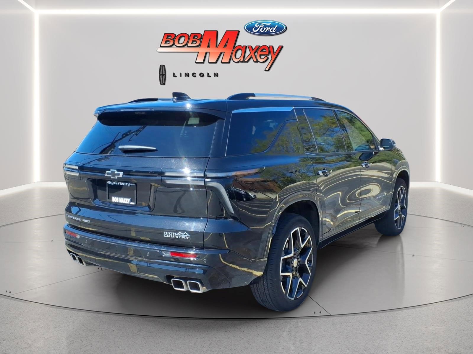 Used 2025 Chevrolet Traverse High Country w/ LPO, Floor Liner Package AWD/4WD image 4