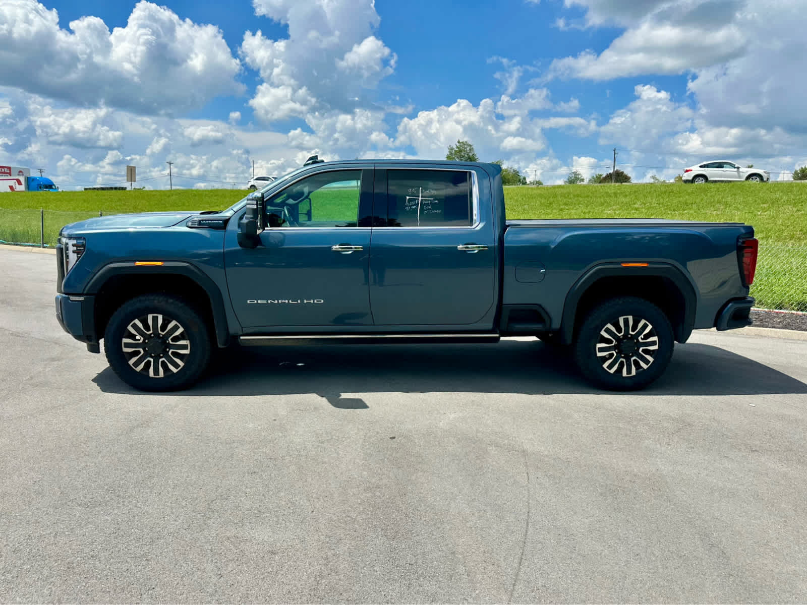 Used 2025 GMC Sierra 2500 Denali Ultimate AWD/4WD image 8