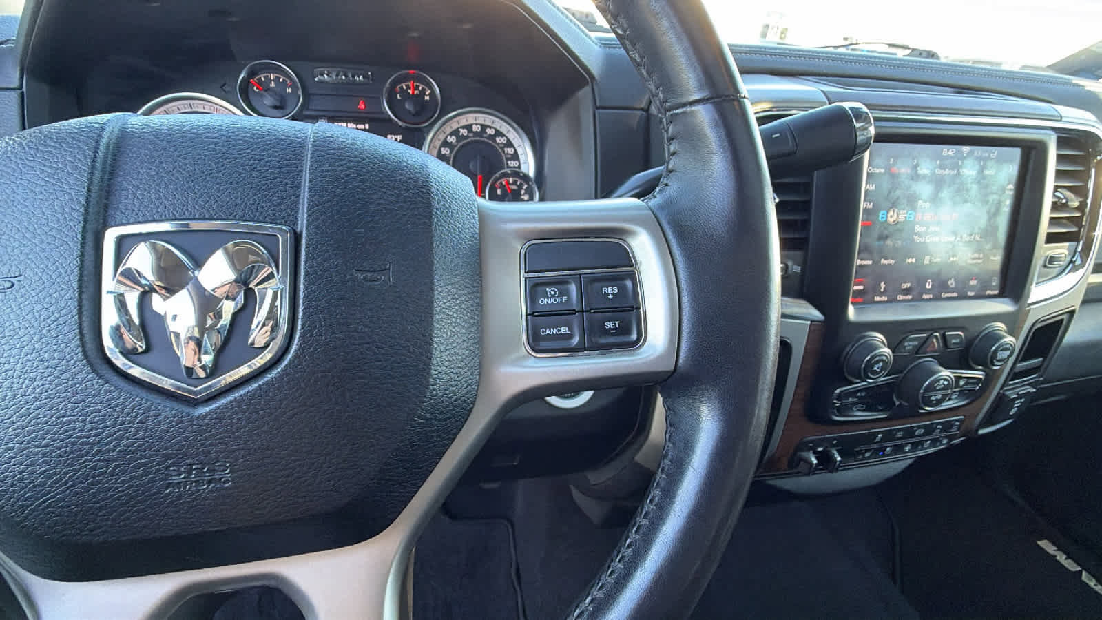 Used 2018 RAM 3500 Laramie w/ Convenience Group image 20