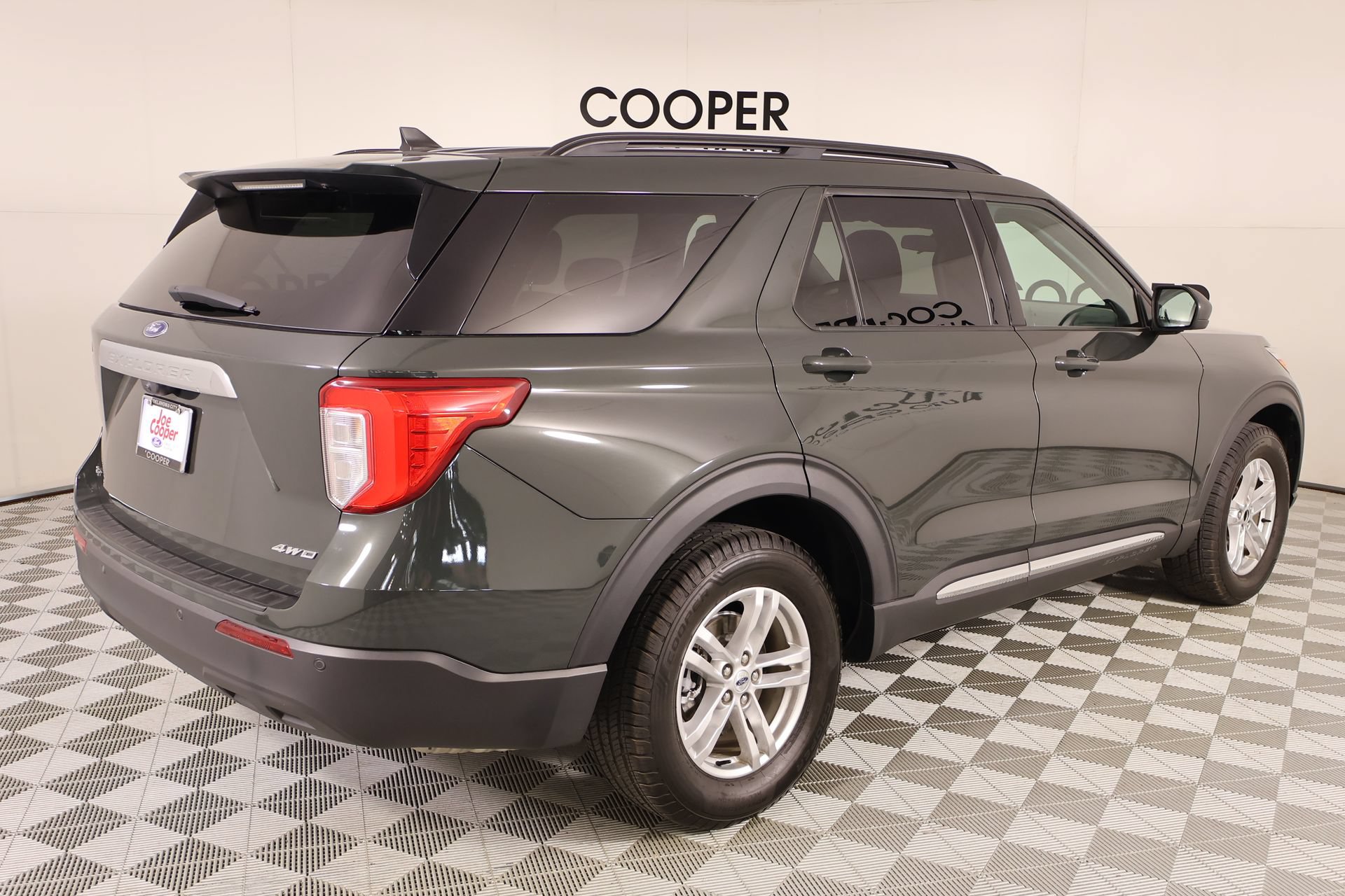 Used 2023 Ford Explorer XLT AWD/4WD image 21