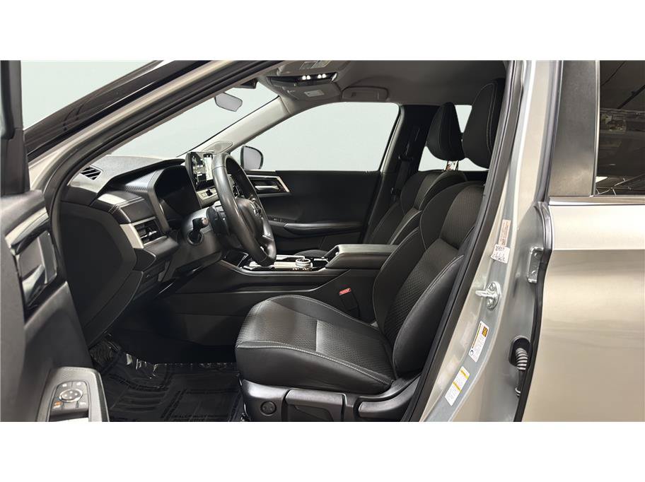 Used 2025 Mitsubishi Outlander ES FWD image 16
