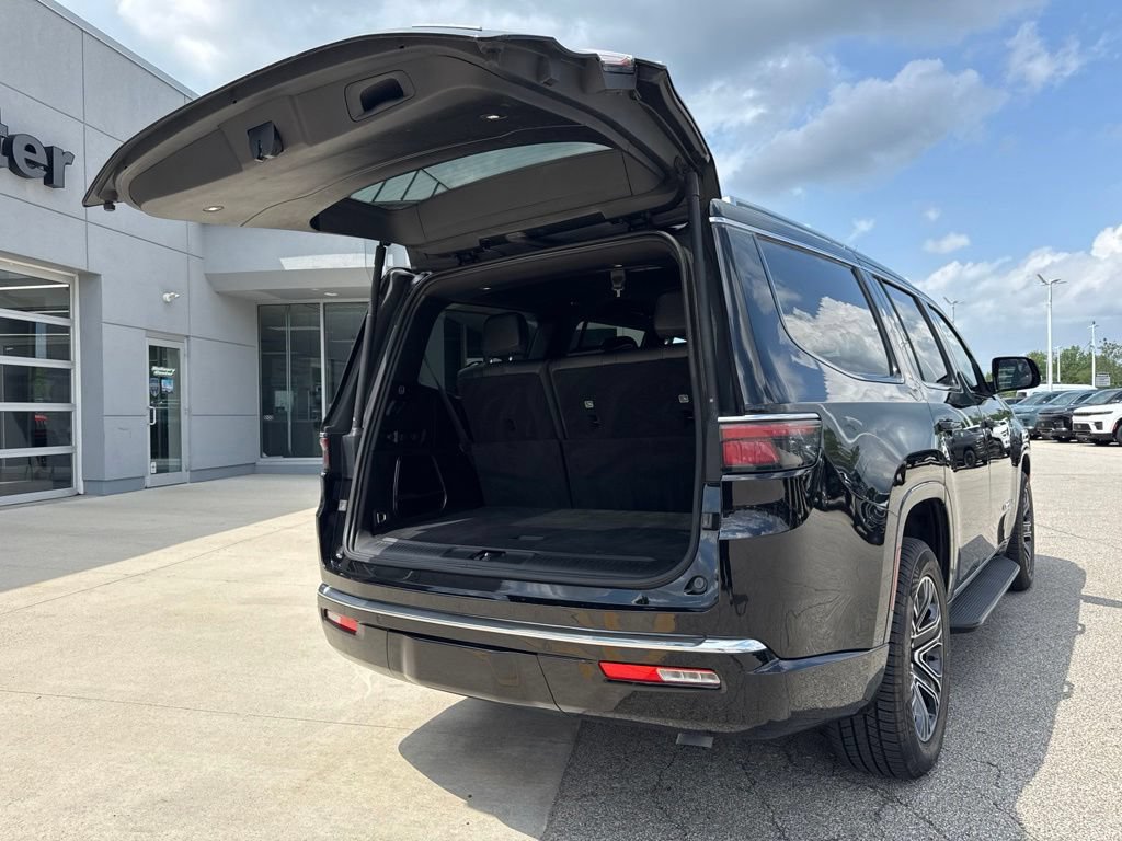 Used 2024 Jeep Wagoneer Series II w/ Flexible Seating Group AWD/4WD image 17