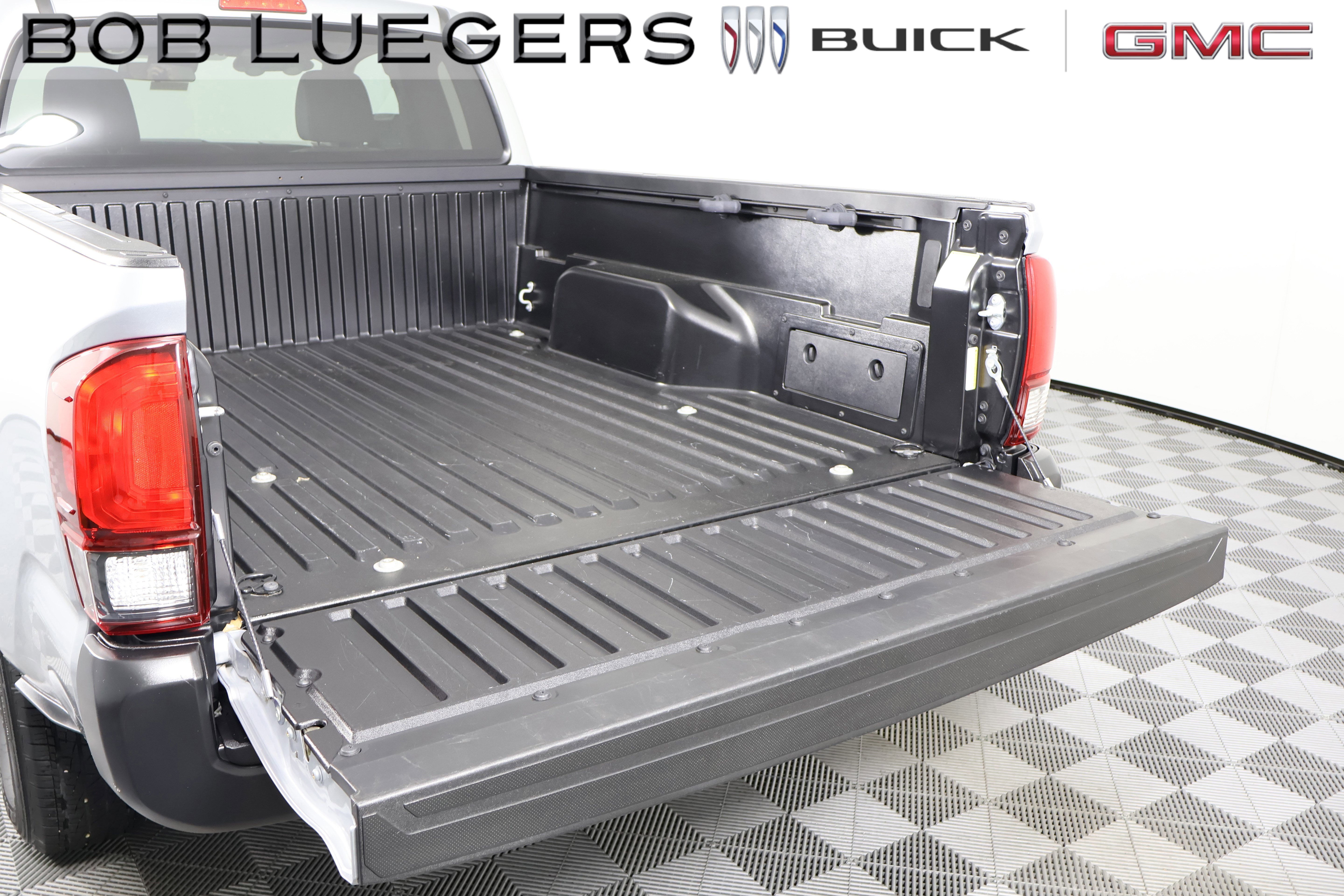 Used 2022 Toyota Tacoma SR RWD image 5