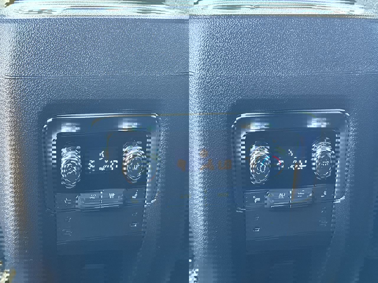 Used 2025 GMC Yukon XL Denali image 19