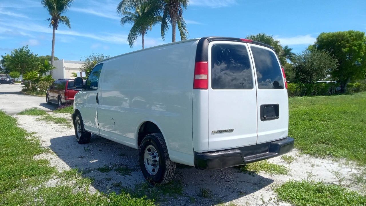 Used 2018 Chevrolet Express 2500 w/ Driver Convenience Package image 8