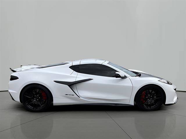 Used 2026 Chevrolet Corvette Z06 RWD image 6