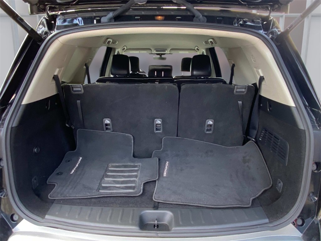 Used 2023 Nissan Pathfinder SL w/ Black Appearance Package image 11