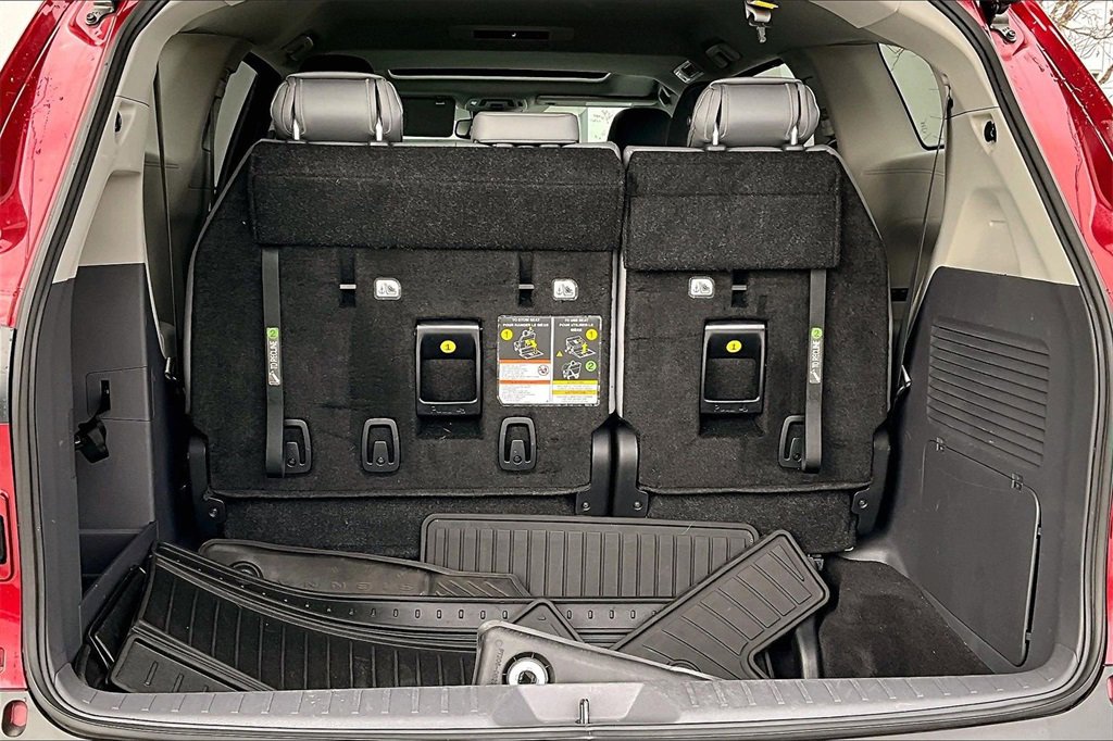 Certified 2024 Toyota Sienna XLE image 25