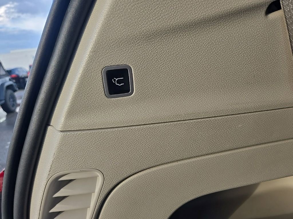 Used 2024 Chrysler Pacifica Touring-L image 33