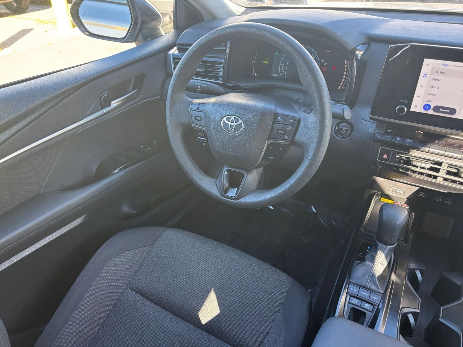 Used 2025 Toyota Camry LE image 30