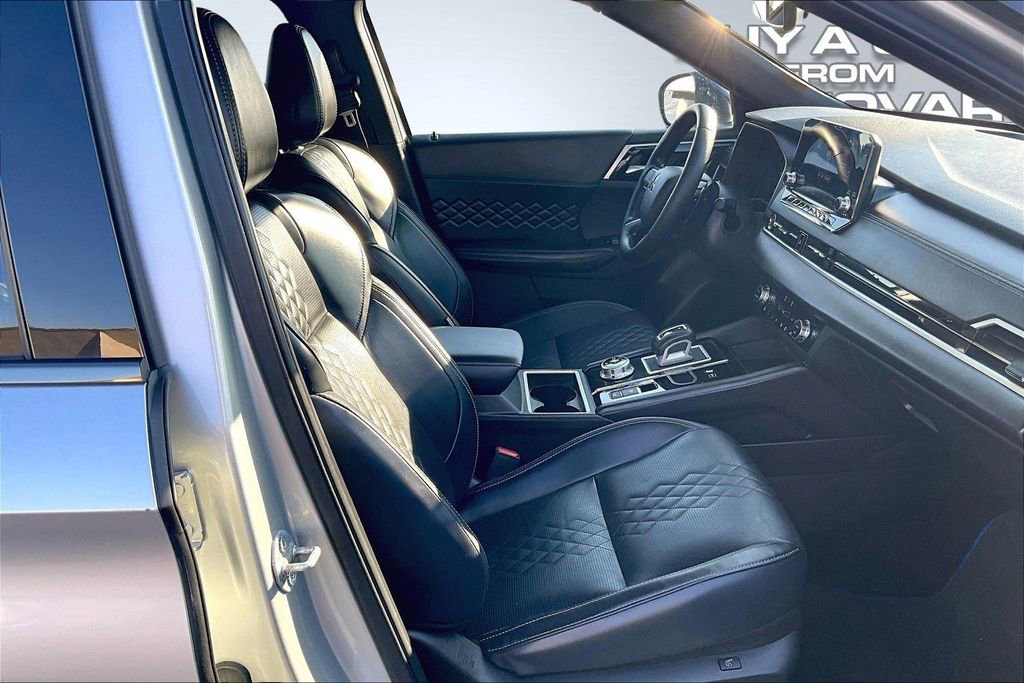Used 2025 Mitsubishi Outlander SEL Black Edition image 7