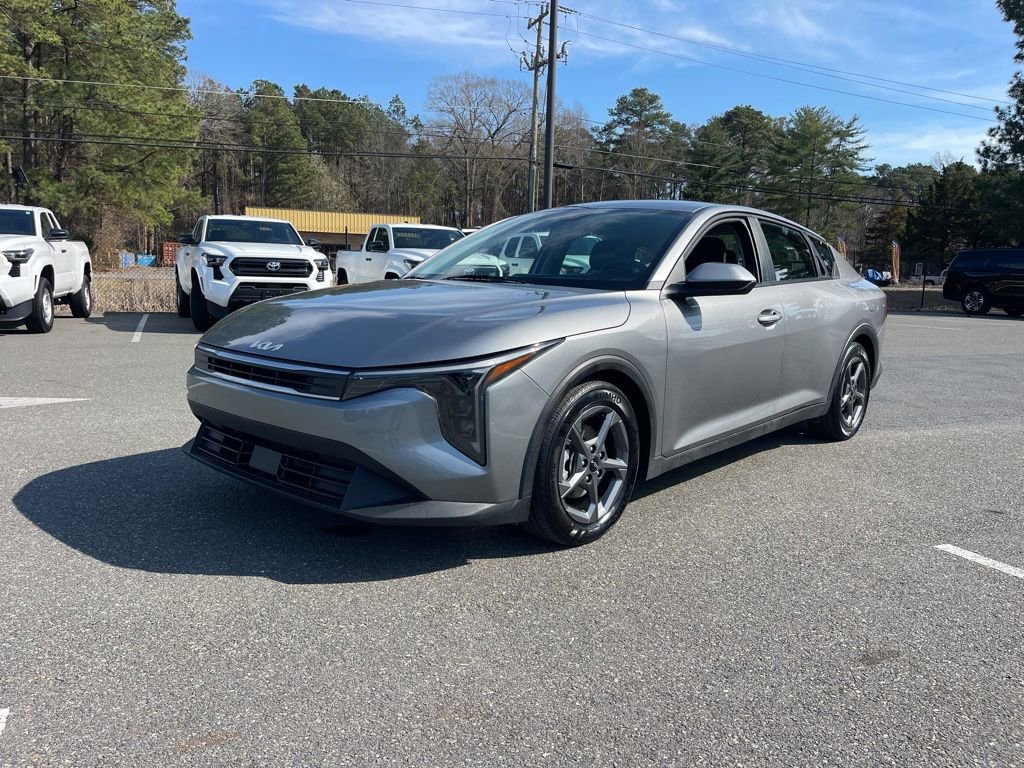 Used 2025 Kia K4 LXS image 2