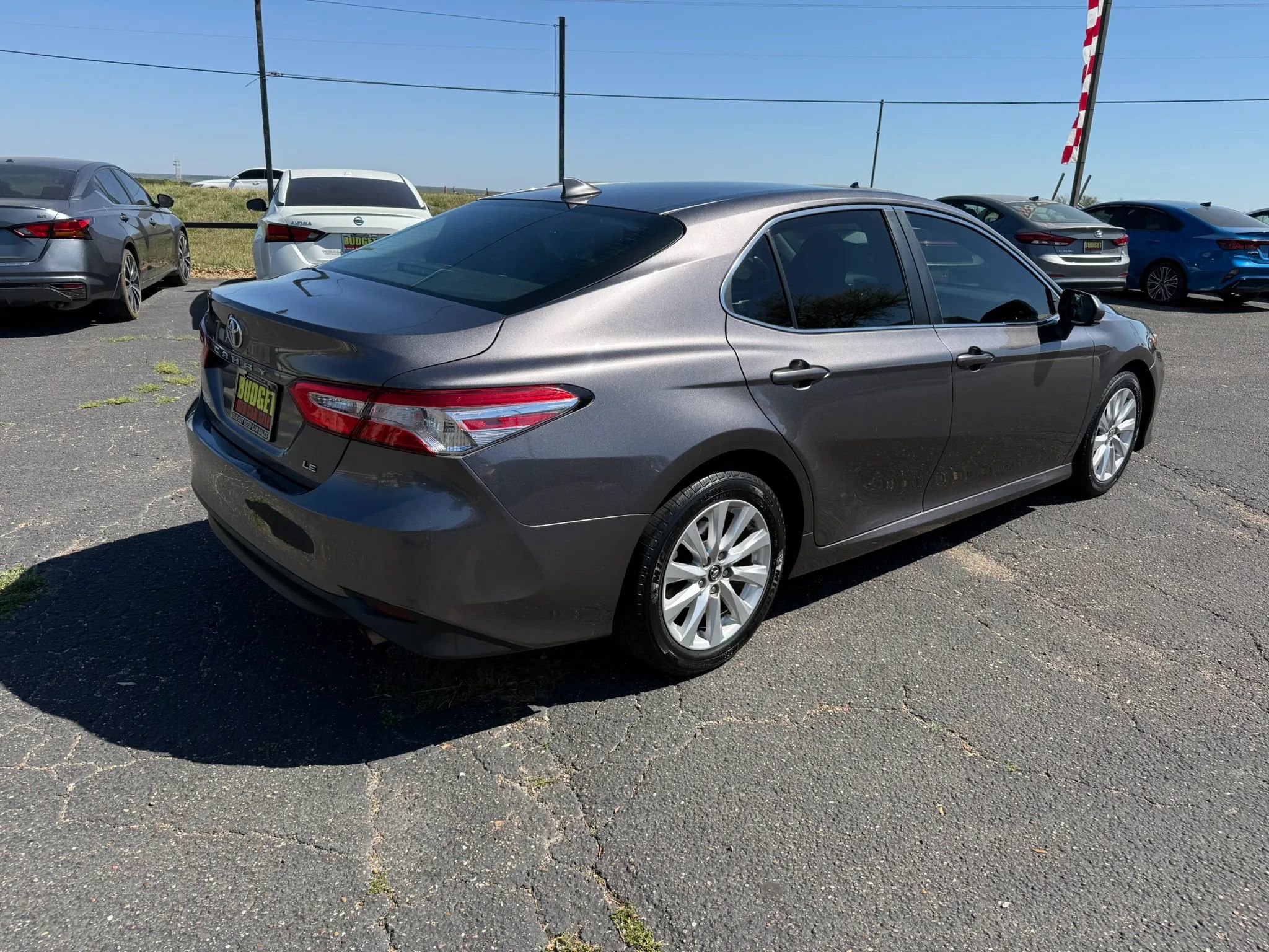 Used 2019 Toyota Camry LE FWD image 5