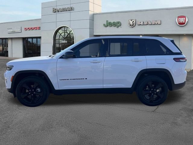 Used 2024 Jeep Grand Cherokee Limited w/ Black Appearance Package AWD/4WD image 4