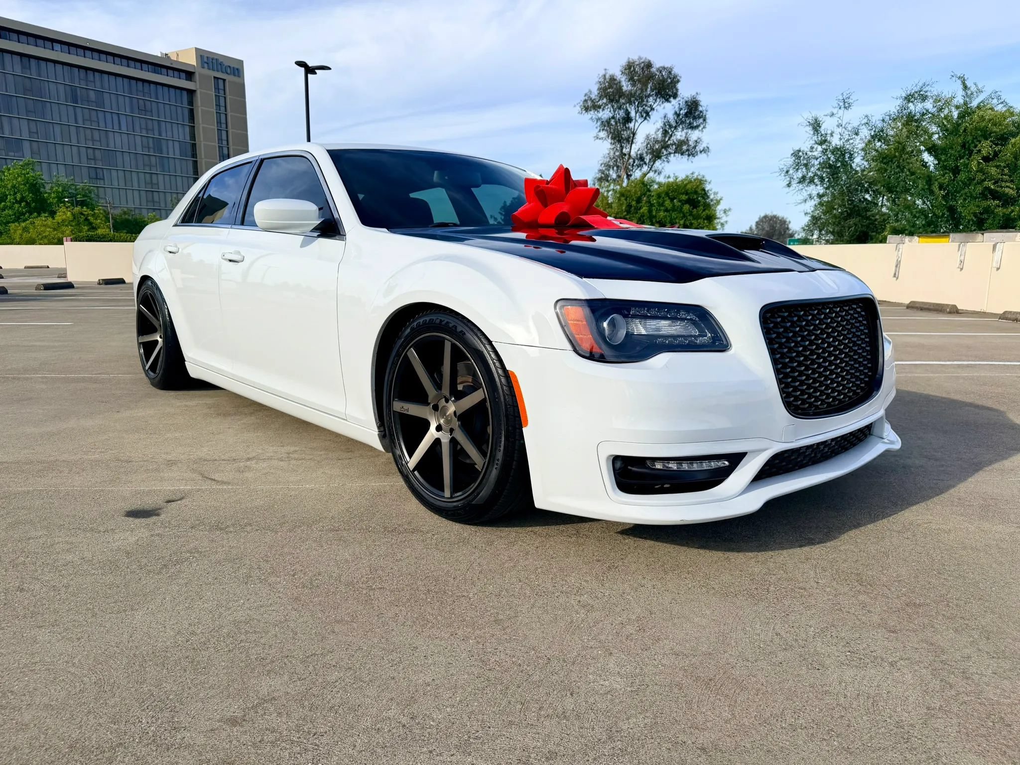Used 2013 Chrysler 300 S RWD image 1