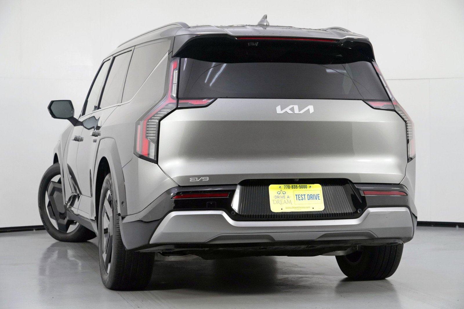 Used 2024 Kia EV9 Land image 6