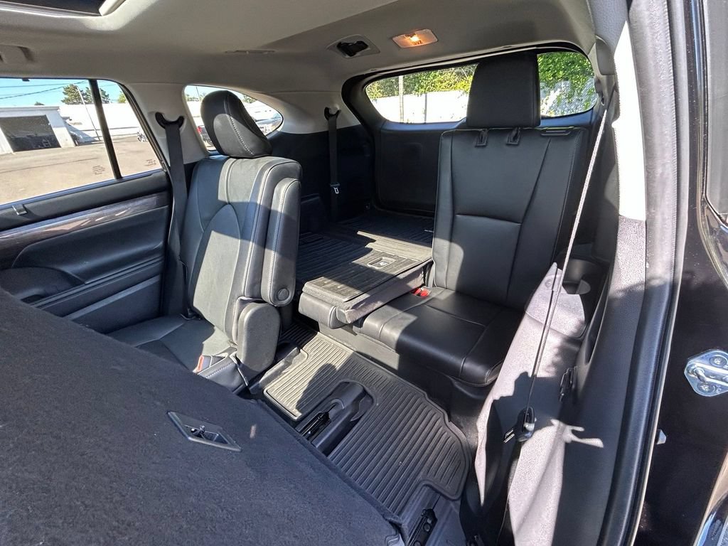 Used 2022 Toyota Highlander Platinum AWD/4WD image 37