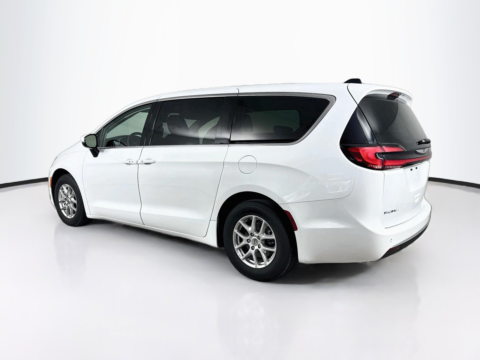 Used 2023 Chrysler Pacifica Touring-L FWD image 28