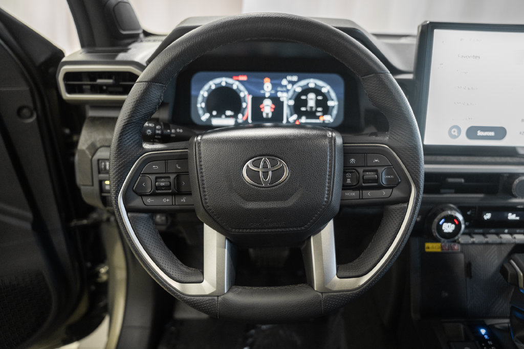 Used 2025 Toyota Tacoma Limited AWD/4WD image 35