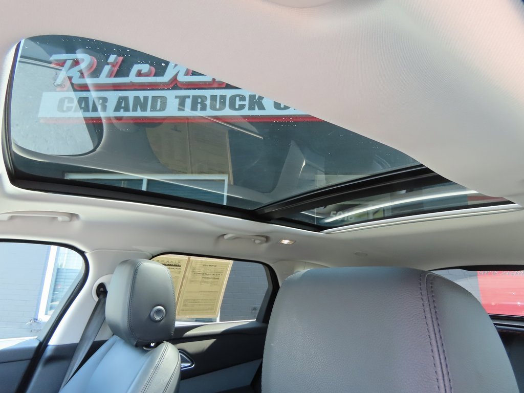 Used 2024 Land Rover Range Rover Velar S image 4