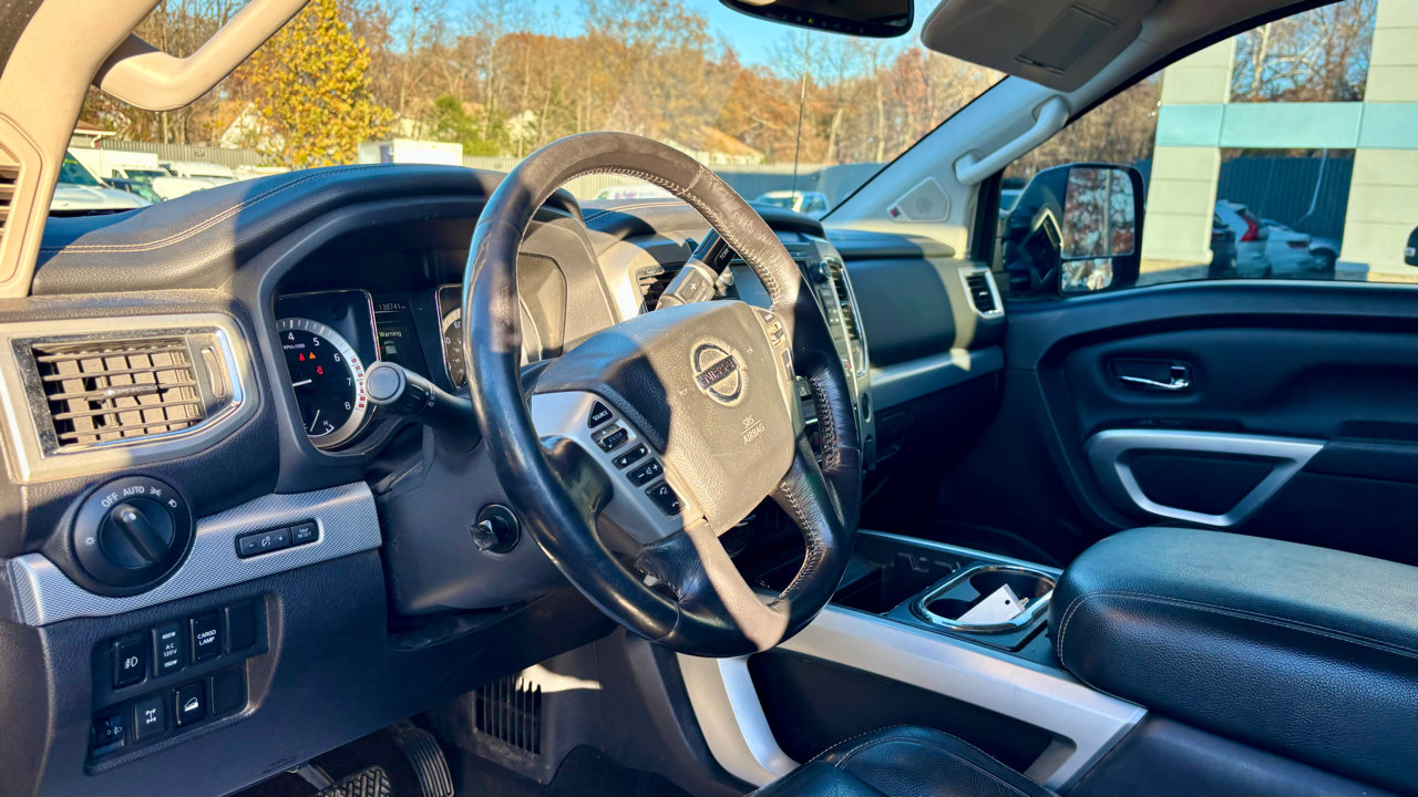 Used 2018 Nissan Titan PRO-4X w/ Pro-4x Convenience Package image 18