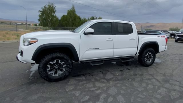 Used 2019 Toyota Tacoma TRD Off-Road AWD/4WD image 4