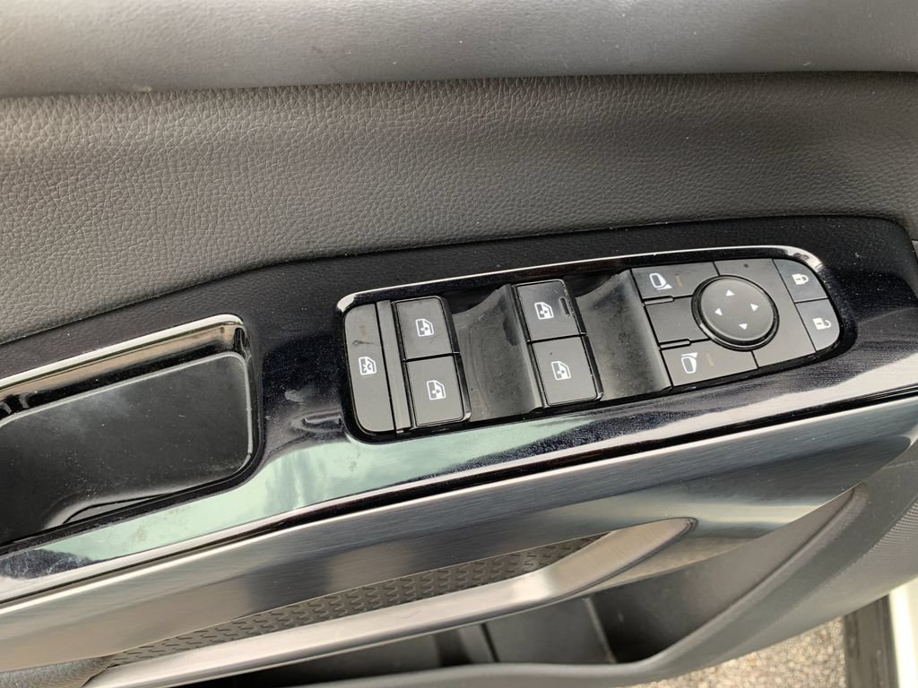 Used 2023 Nissan Pathfinder SL AWD/4WD image 13