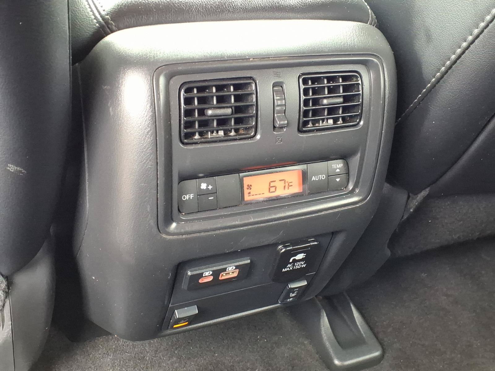 Used 2020 Nissan Pathfinder SL AWD/4WD image 11