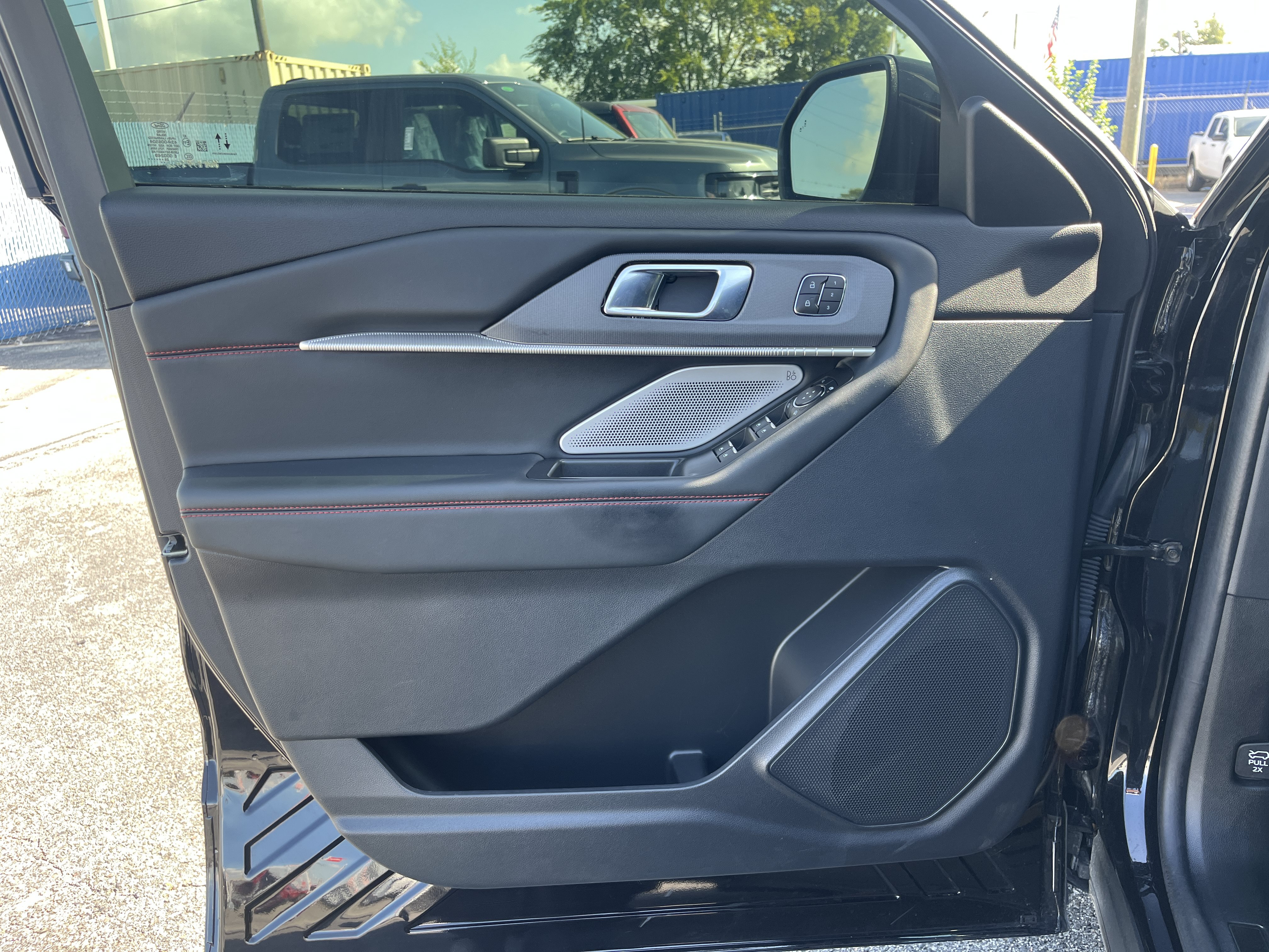 Used 2025 Ford Explorer ST AWD/4WD image 12