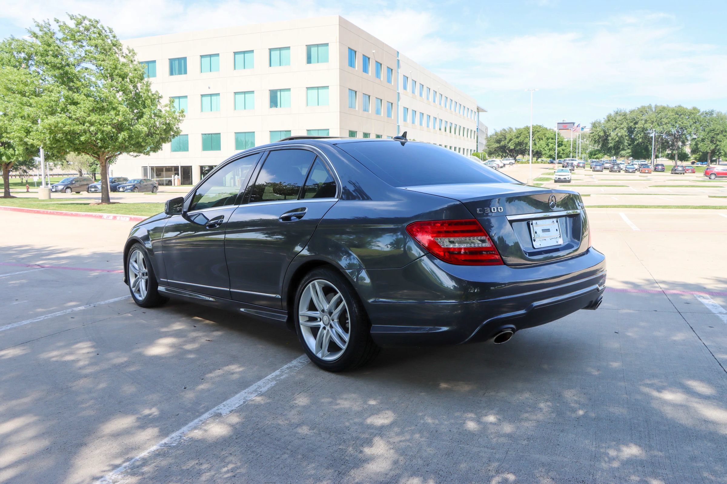 Used 2014 Mercedes-Benz C 300 4MATIC Sedan image 5