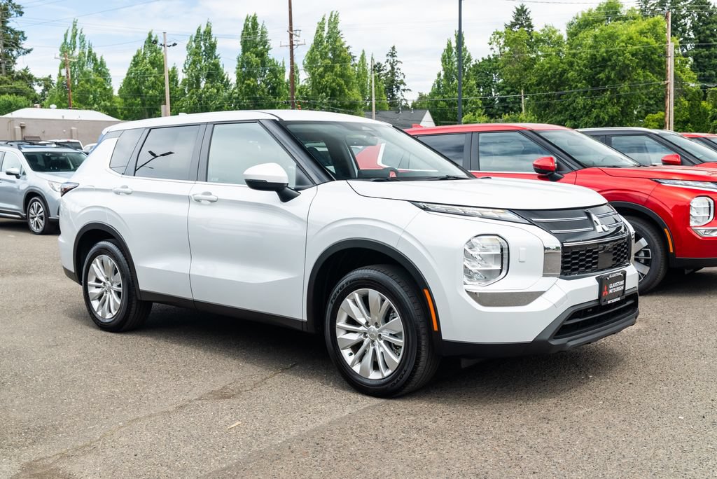 Used 2025 Mitsubishi Outlander ES