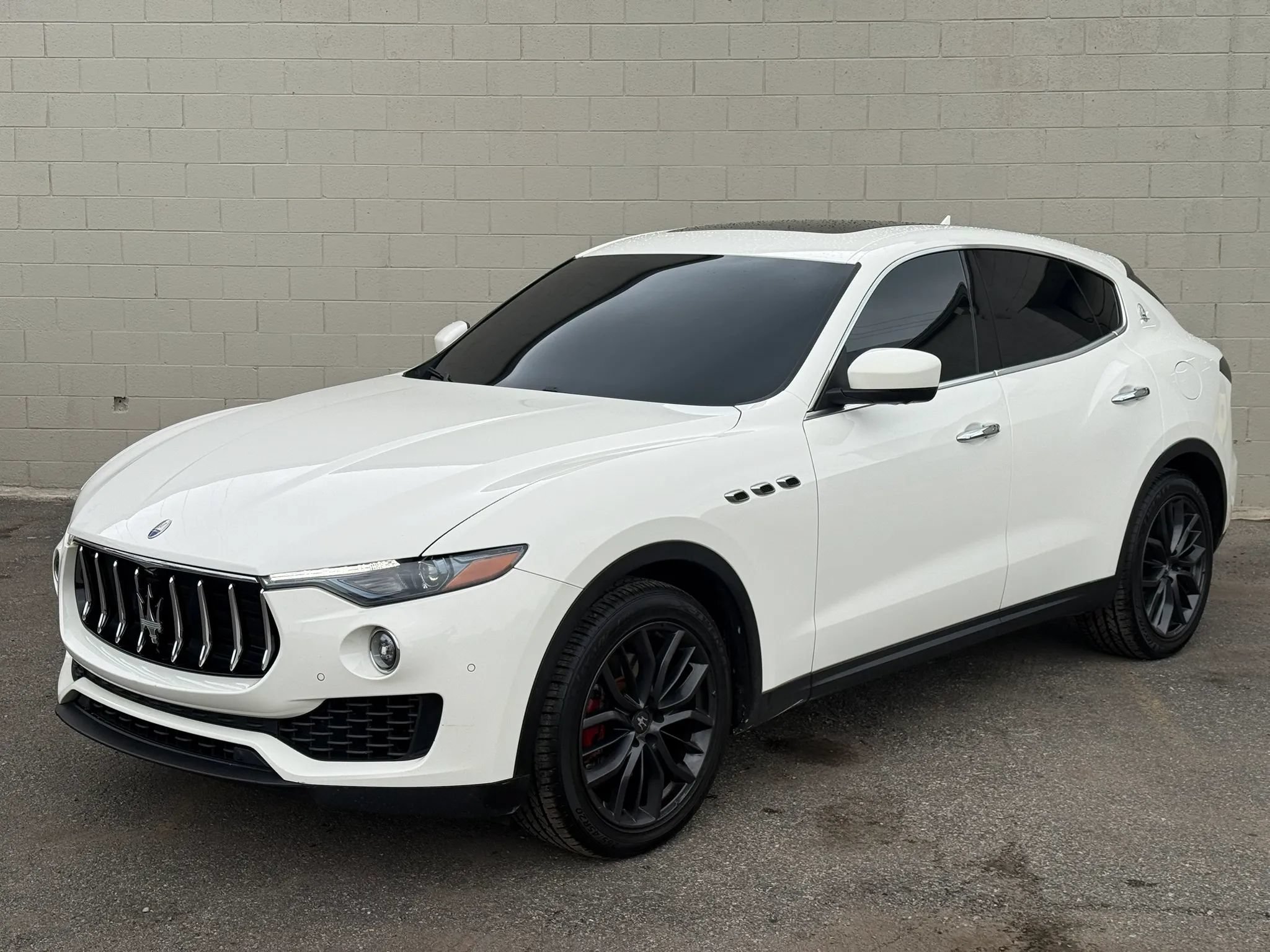 Used 2018 Maserati Levante AWD/4WD image 2