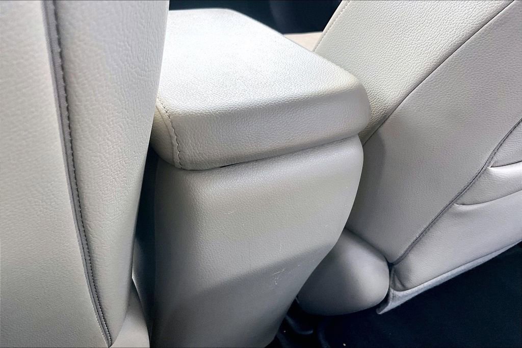 Used 2013 Acura ILX w/ Premium Package FWD image 32