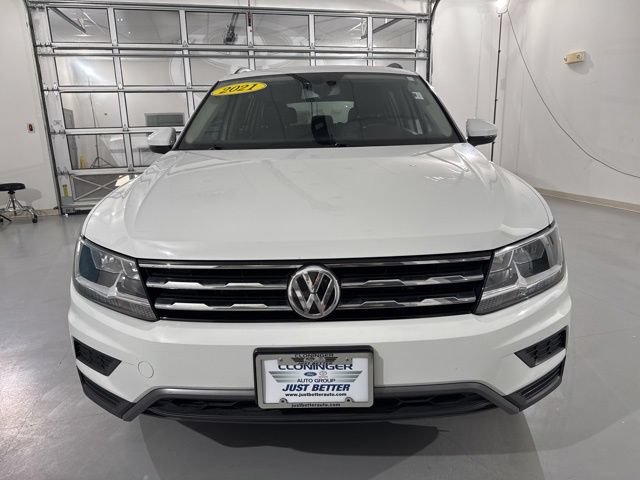 Used 2021 Volkswagen Tiguan SE w/ Panoramic Sunroof Package AWD/4WD image 2