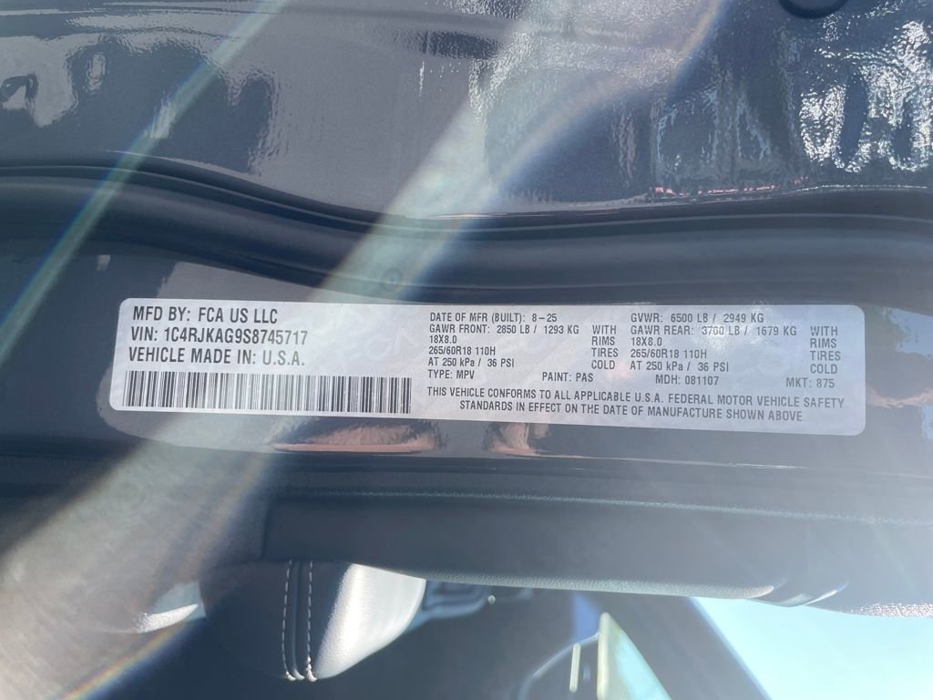 New 2025 Jeep Grand Cherokee L Laredo image 16