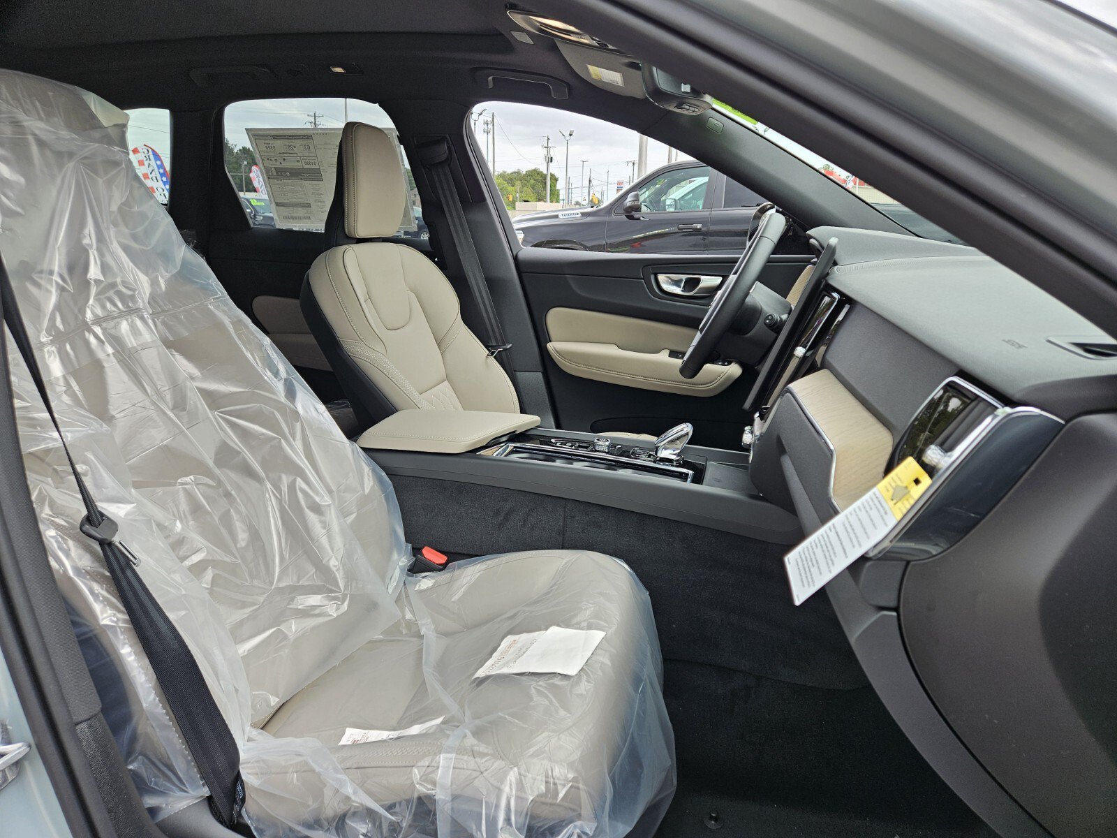 New 2026 Volvo XC60 T8 Plus w/ Protection Package Premier AWD/4WD image 12