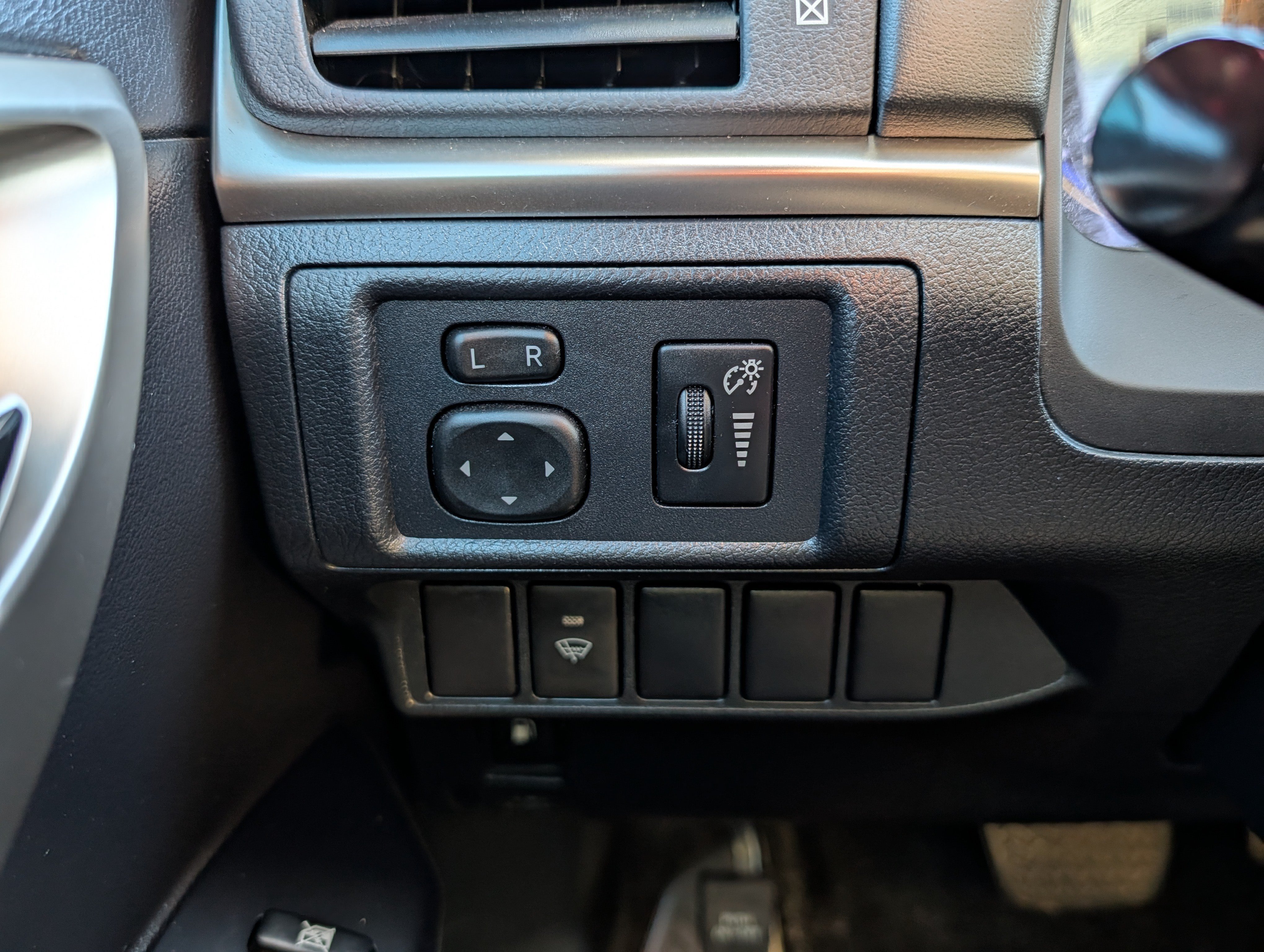 Used 2015 Lexus CT 200h FWD image 26