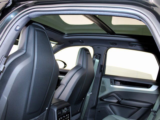 New 2025 Porsche Cayenne S AWD/4WD image 21