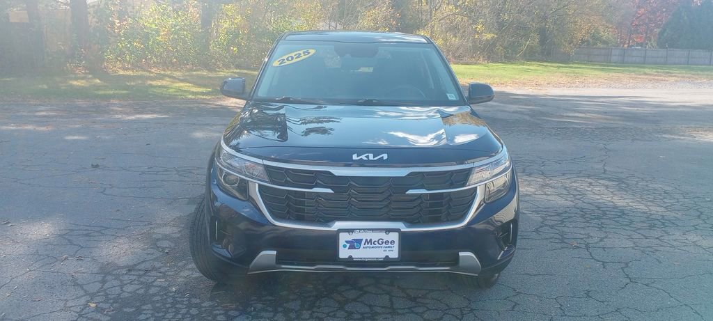 Used 2025 Kia Seltos LX image 2