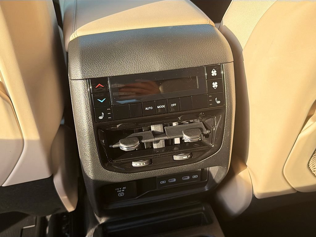 New 2026 Jeep Grand Cherokee L Limited w/ Limited Altitude Package AWD/4WD image 20