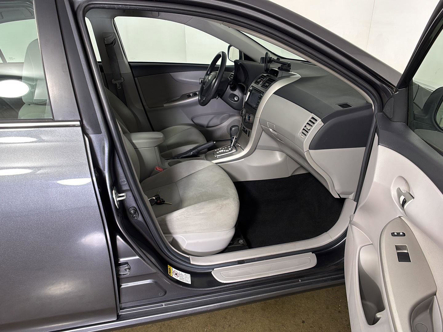 Used 2013 Toyota Corolla LE FWD image 20