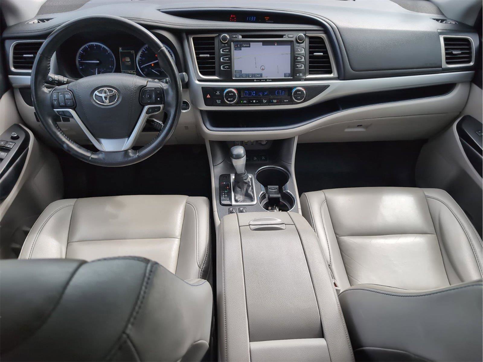 Used 2019 Toyota Highlander XLE AWD/4WD image 32