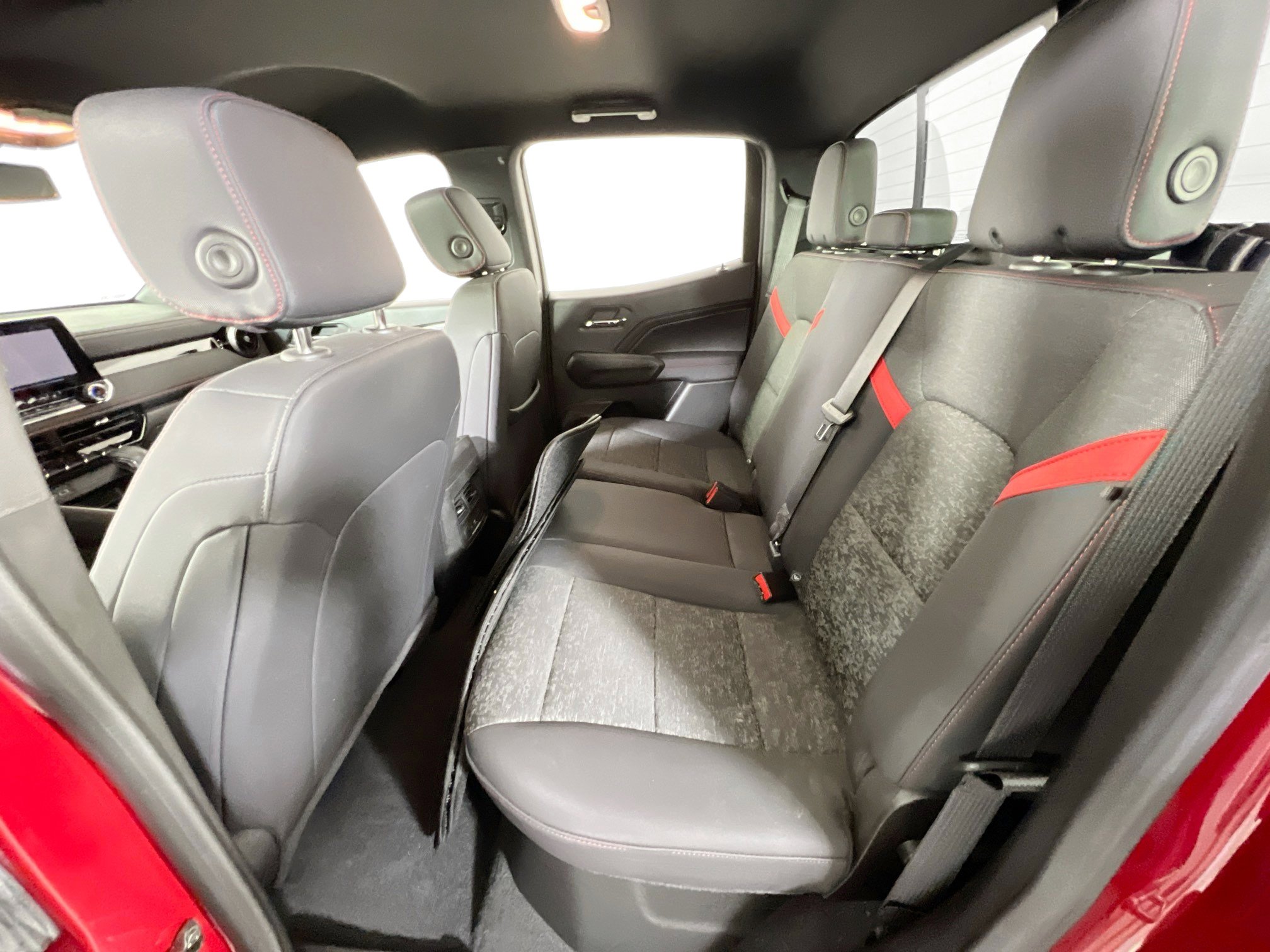 Used 2024 Chevrolet Colorado Z71 w/ Z71 Convenience Package 2 image 23