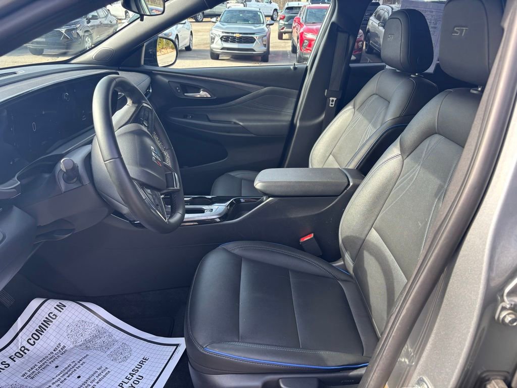 Used 2025 Buick Envista Sport Touring image 13