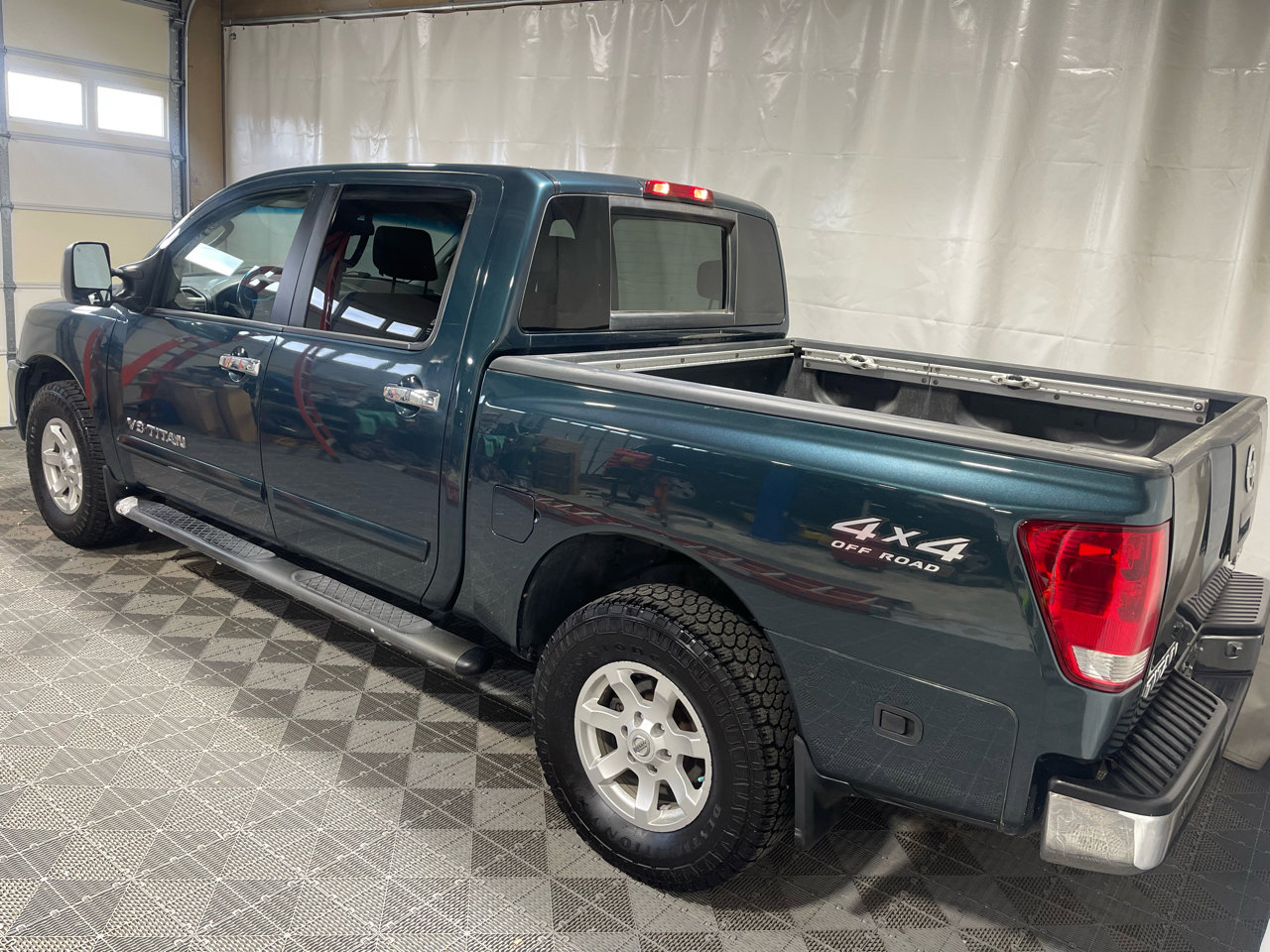 Used 2006 Nissan Titan LE w/ (R02) LE Off-Road Pkg image 5