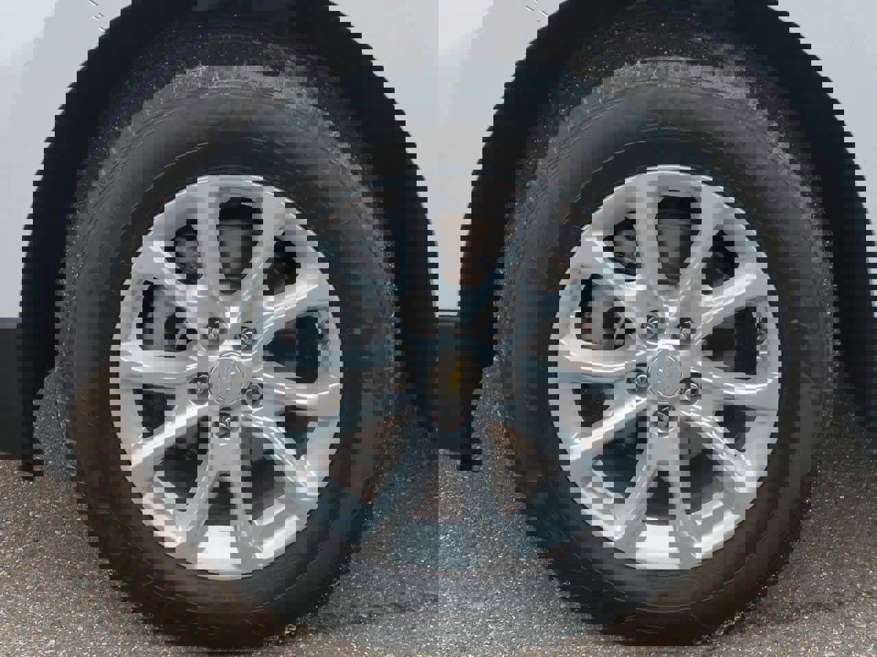 Used 2021 Chevrolet Equinox LS image 13