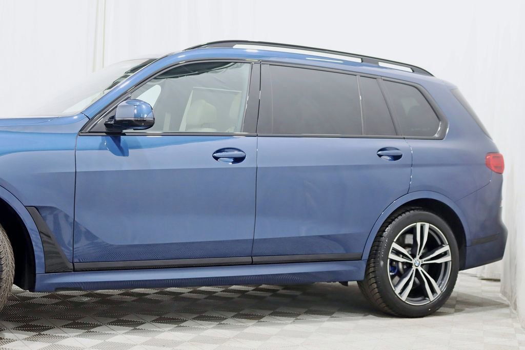 Used 2022 BMW X7 M50i image 3